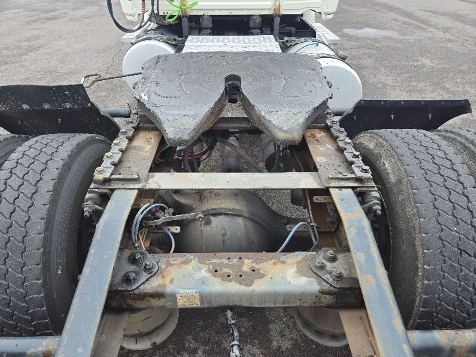 Day Cab Tractor-Heavy Duty Tractors-Freightliner-2019-T12642ST-Hazleton-PA-456,203\n\t\tmiles-$ 32,750 - Image 6