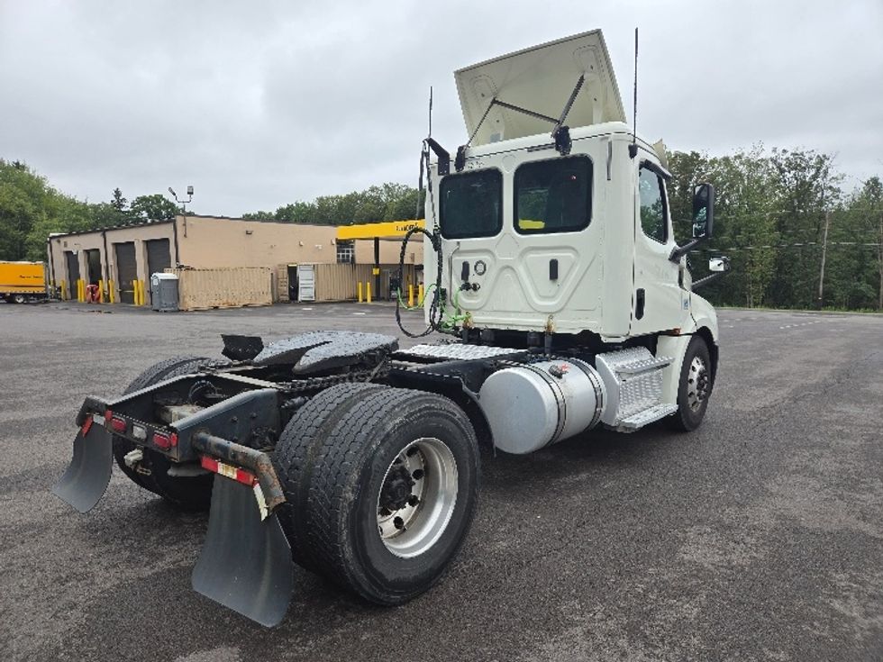Day Cab Tractor-Heavy Duty Tractors-Freightliner-2019-T12642ST-Hazleton-PA-456,203\n\t\tmiles-$ 32,750 - Image 7