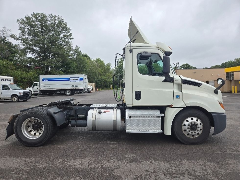 Day Cab Tractor-Heavy Duty Tractors-Freightliner-2019-T12642ST-Hazleton-PA-456,203\n\t\tmiles-$ 32,750 - Image 8