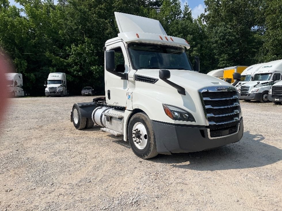 Day Cab Tractor-Heavy Duty Tractors-Freightliner-2019-T12642ST-Houston-MS-526,105\n\t\tmiles-$ 33,000 - Image 1