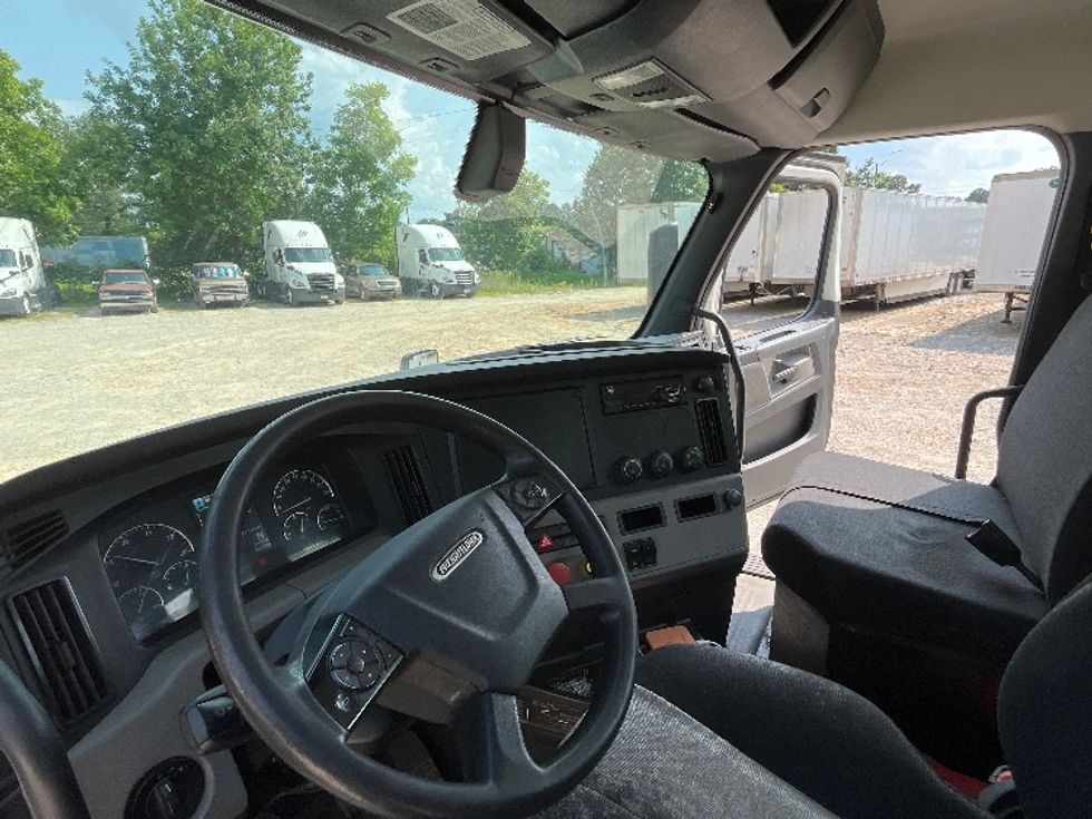 Day Cab Tractor-Heavy Duty Tractors-Freightliner-2019-T12642ST-Houston-MS-526,105\n\t\tmiles-$ 33,000 - Image 10