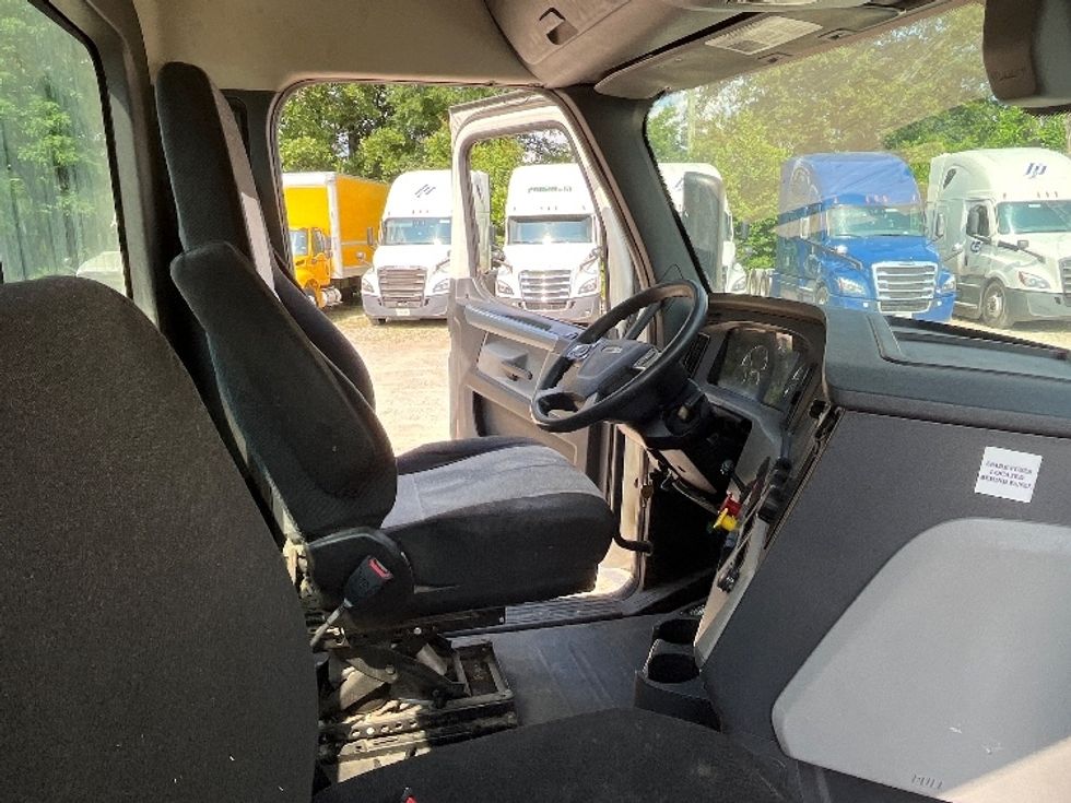 Day Cab Tractor-Heavy Duty Tractors-Freightliner-2019-T12642ST-Houston-MS-526,105\n\t\tmiles-$ 33,000 - Image 14