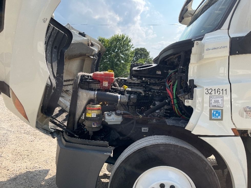 Day Cab Tractor-Heavy Duty Tractors-Freightliner-2019-T12642ST-Houston-MS-526,105\n\t\tmiles-$ 33,000 - Image 16