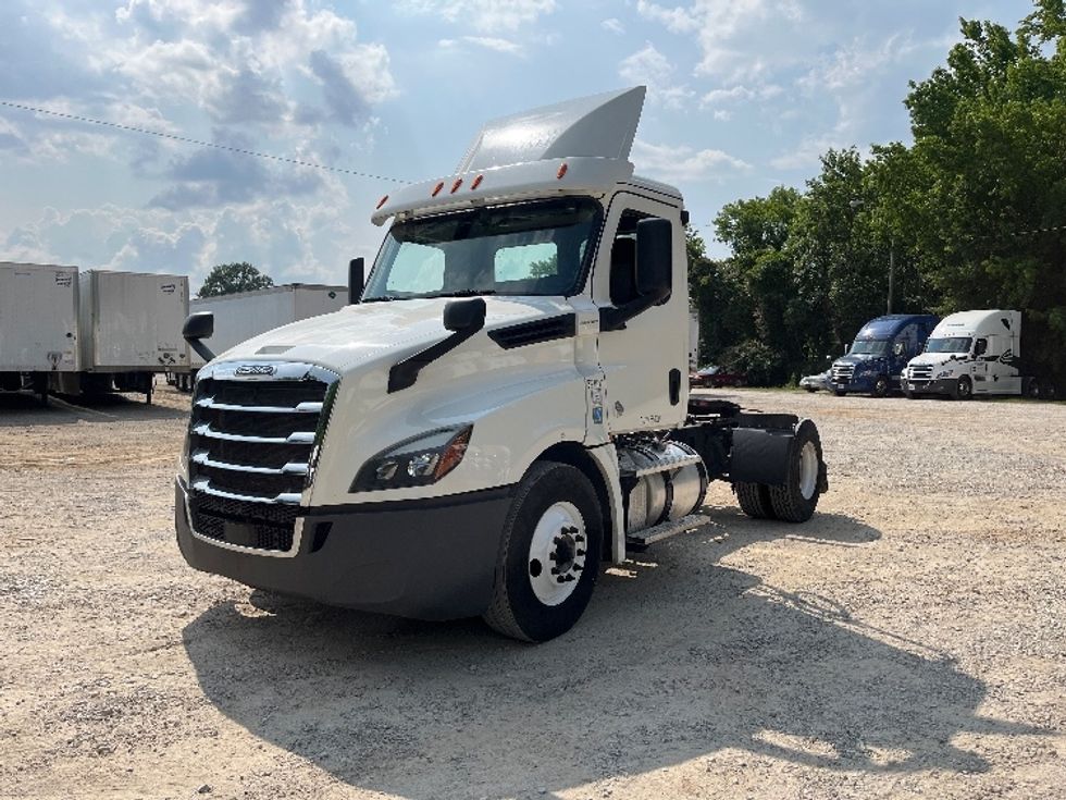 Day Cab Tractor-Heavy Duty Tractors-Freightliner-2019-T12642ST-Houston-MS-526,105\n\t\tmiles-$ 33,000 - Image 3