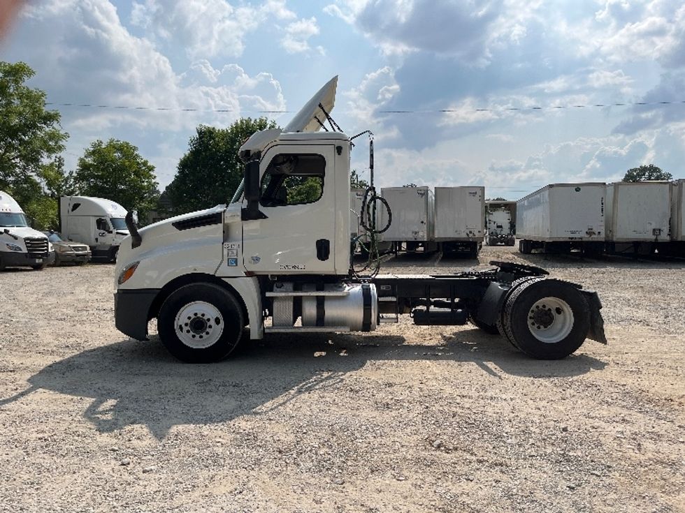 Day Cab Tractor-Heavy Duty Tractors-Freightliner-2019-T12642ST-Houston-MS-526,105\n\t\tmiles-$ 33,000 - Image 4