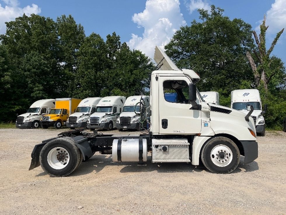 Day Cab Tractor-Heavy Duty Tractors-Freightliner-2019-T12642ST-Houston-MS-526,105\n\t\tmiles-$ 33,000 - Image 8