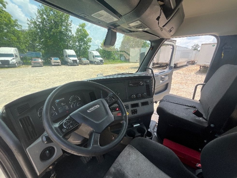 Day Cab Tractor-Heavy Duty Tractors-Freightliner-2019-T12642ST-Houston-MS-538,640\n\t\tmiles-$ 32,000 - Image 10