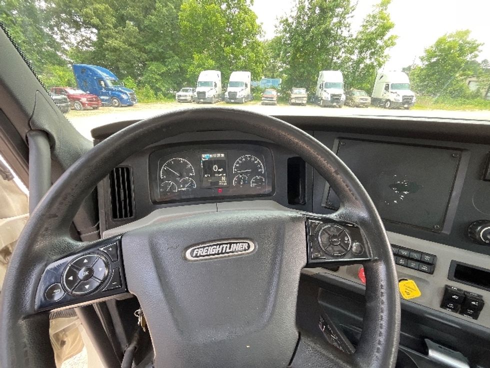 Day Cab Tractor-Heavy Duty Tractors-Freightliner-2019-T12642ST-Houston-MS-538,640\n\t\tmiles-$ 32,000 - Image 11