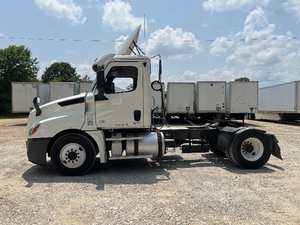 Day Cab Tractor-Heavy Duty Tractors-Freightliner-2019-T12642ST-Houston-MS-538,640\n\t\tmiles-$ 32,000 - Image 4