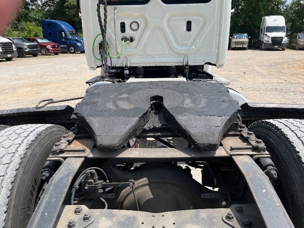 Day Cab Tractor-Heavy Duty Tractors-Freightliner-2019-T12642ST-Houston-MS-538,640\n\t\tmiles-$ 32,000 - Image 6
