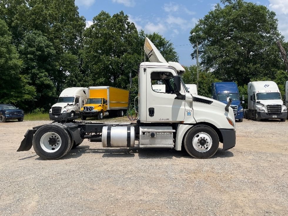 Day Cab Tractor-Heavy Duty Tractors-Freightliner-2019-T12642ST-Houston-MS-538,640\n\t\tmiles-$ 32,000 - Image 8