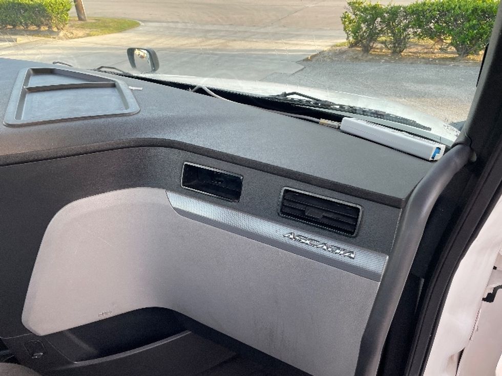 Day Cab Tractor-Heavy Duty Tractors-Freightliner-2019-T12642ST-Houston-TX-206,960\n\t\tmiles-$ 51,000 - Image 13