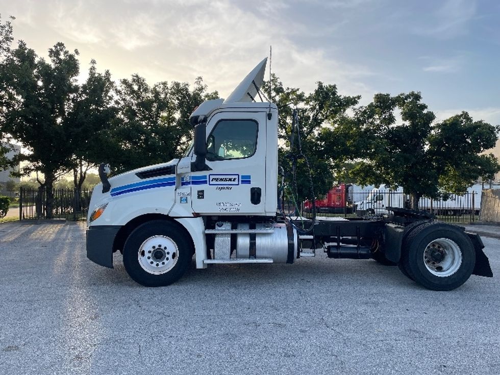 Day Cab Tractor-Heavy Duty Tractors-Freightliner-2019-T12642ST-Houston-TX-206,960\n\t\tmiles-$ 51,000 - Image 4