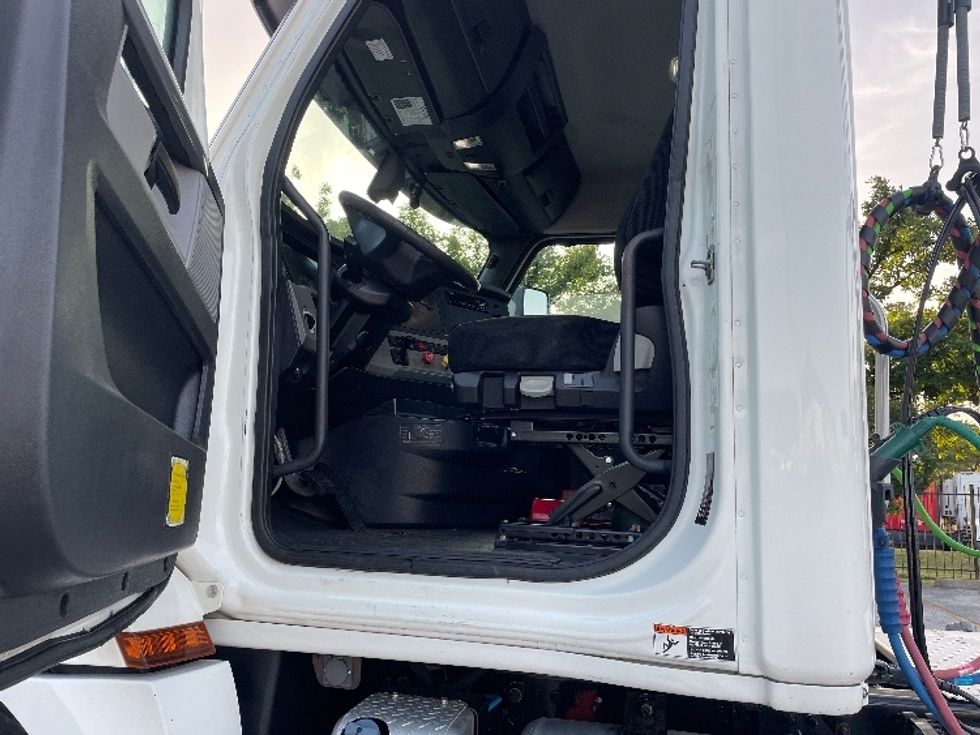 Day Cab Tractor-Heavy Duty Tractors-Freightliner-2019-T12642ST-Houston-TX-206,960\n\t\tmiles-$ 51,000 - Image 9