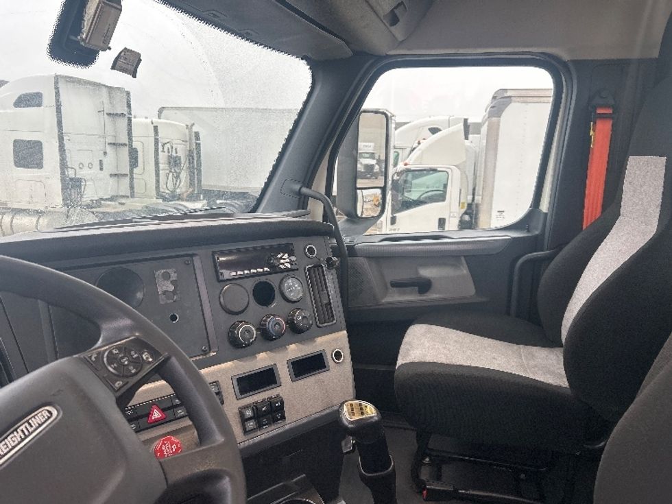 Day Cab Tractor-Heavy Duty Tractors-Freightliner-2019-T12642ST-Houston-TX-250,770\n\t\tmiles-$ 41,250 - Image 10