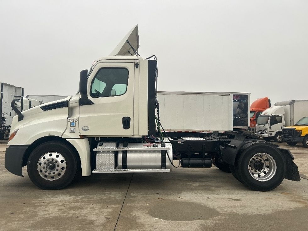 Day Cab Tractor-Heavy Duty Tractors-Freightliner-2019-T12642ST-Houston-TX-250,770\n\t\tmiles-$ 41,250 - Image 4