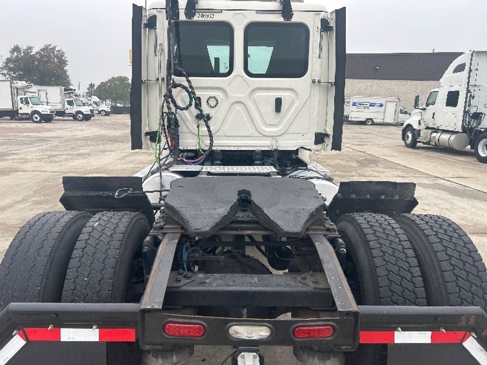 Day Cab Tractor-Heavy Duty Tractors-Freightliner-2019-T12642ST-Houston-TX-250,770\n\t\tmiles-$ 41,250 - Image 6