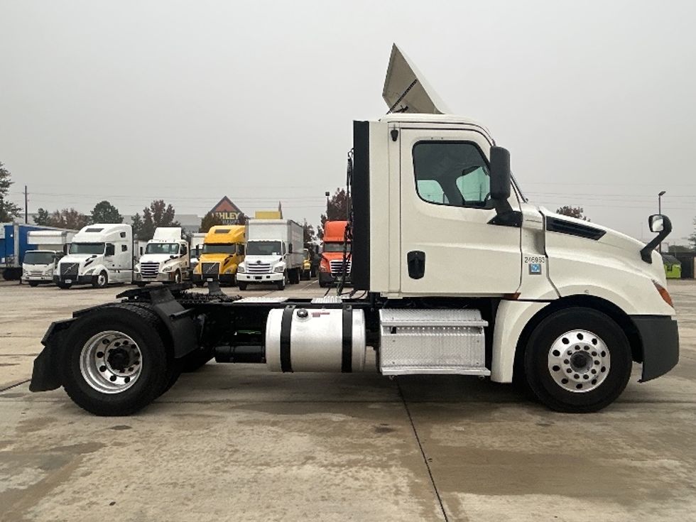 Day Cab Tractor-Heavy Duty Tractors-Freightliner-2019-T12642ST-Houston-TX-250,770\n\t\tmiles-$ 41,250 - Image 8