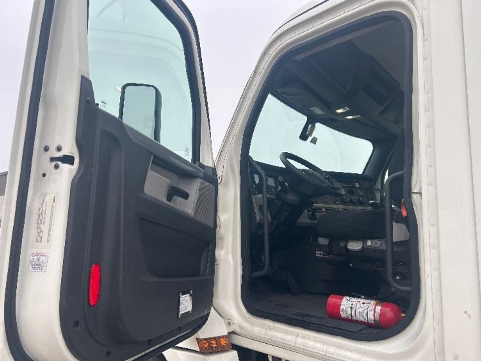 Day Cab Tractor-Heavy Duty Tractors-Freightliner-2019-T12642ST-Houston-TX-250,770\n\t\tmiles-$ 41,250 - Image 9