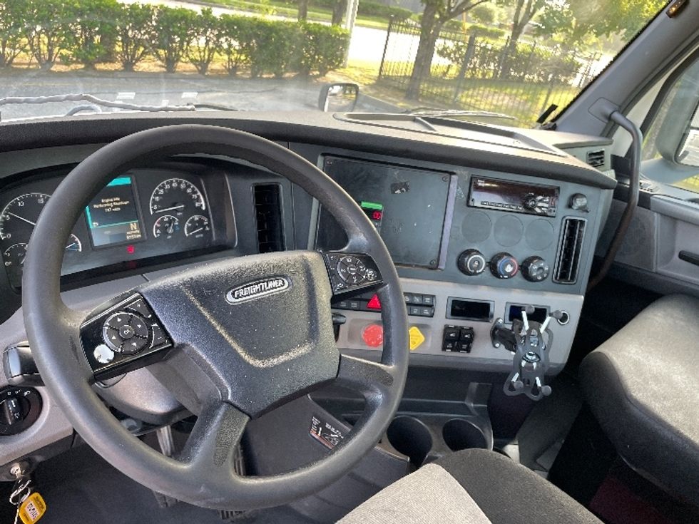 Day Cab Tractor-Heavy Duty Tractors-Freightliner-2019-T12642ST-Houston-TX-280,873\n\t\tmiles-$ 47,000 - Image 10