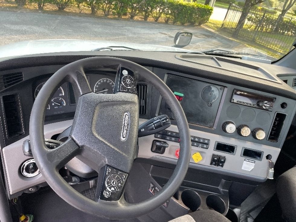 Day Cab Tractor-Heavy Duty Tractors-Freightliner-2019-T12642ST-Houston-TX-280,873\n\t\tmiles-$ 47,000 - Image 11