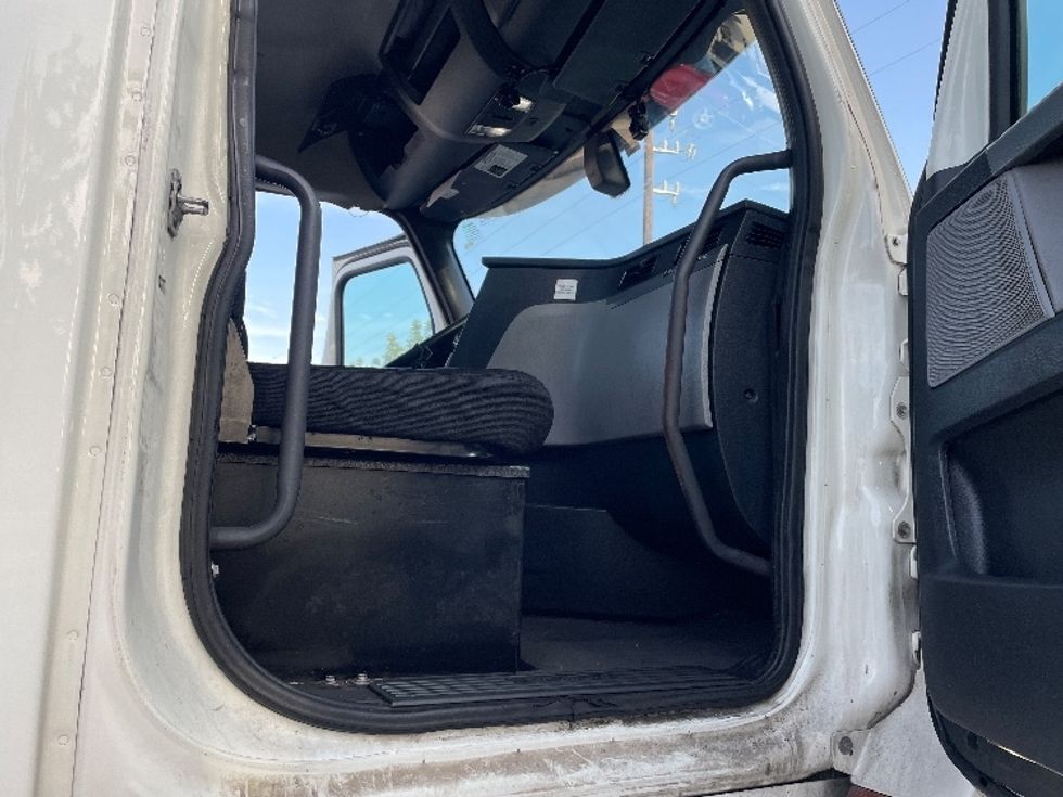 Day Cab Tractor-Heavy Duty Tractors-Freightliner-2019-T12642ST-Houston-TX-280,873\n\t\tmiles-$ 47,000 - Image 12