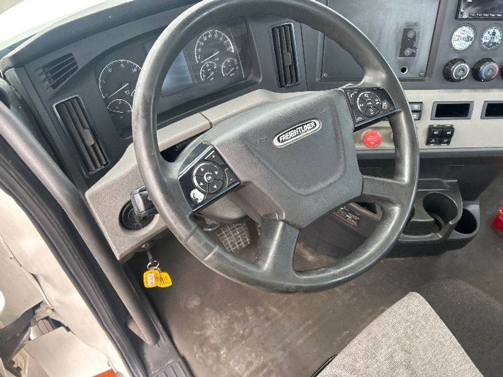 Day Cab Tractor-Heavy Duty Tractors-Freightliner-2019-T12642ST-Indianapolis-IN-507,562\n\t\tmiles-$ 27,250 - Image 10