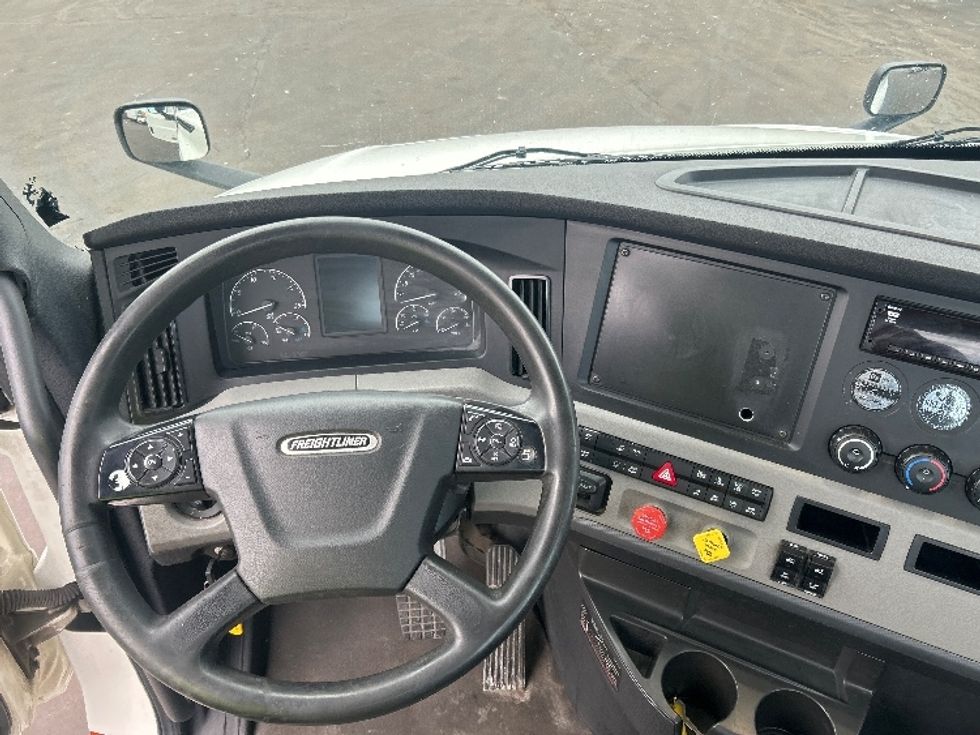 Day Cab Tractor-Heavy Duty Tractors-Freightliner-2019-T12642ST-Indianapolis-IN-507,562\n\t\tmiles-$ 27,250 - Image 11