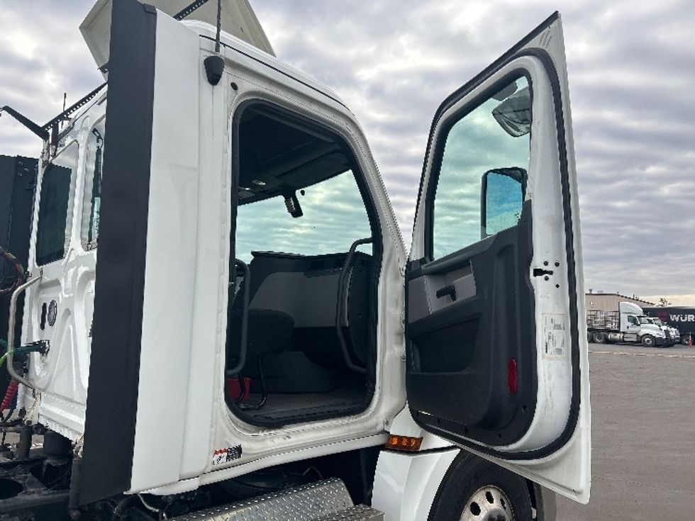Day Cab Tractor-Heavy Duty Tractors-Freightliner-2019-T12642ST-Indianapolis-IN-507,562\n\t\tmiles-$ 27,250 - Image 12