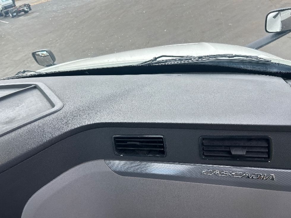 Day Cab Tractor-Heavy Duty Tractors-Freightliner-2019-T12642ST-Indianapolis-IN-507,562\n\t\tmiles-$ 27,250 - Image 13