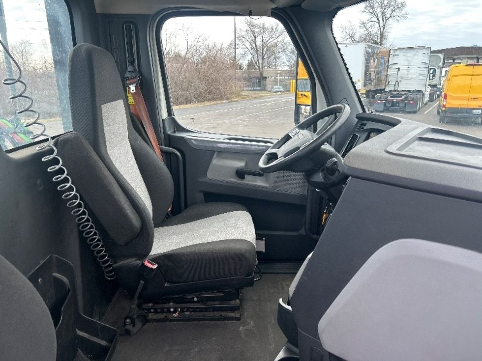 Day Cab Tractor-Heavy Duty Tractors-Freightliner-2019-T12642ST-Indianapolis-IN-507,562\n\t\tmiles-$ 27,250 - Image 14