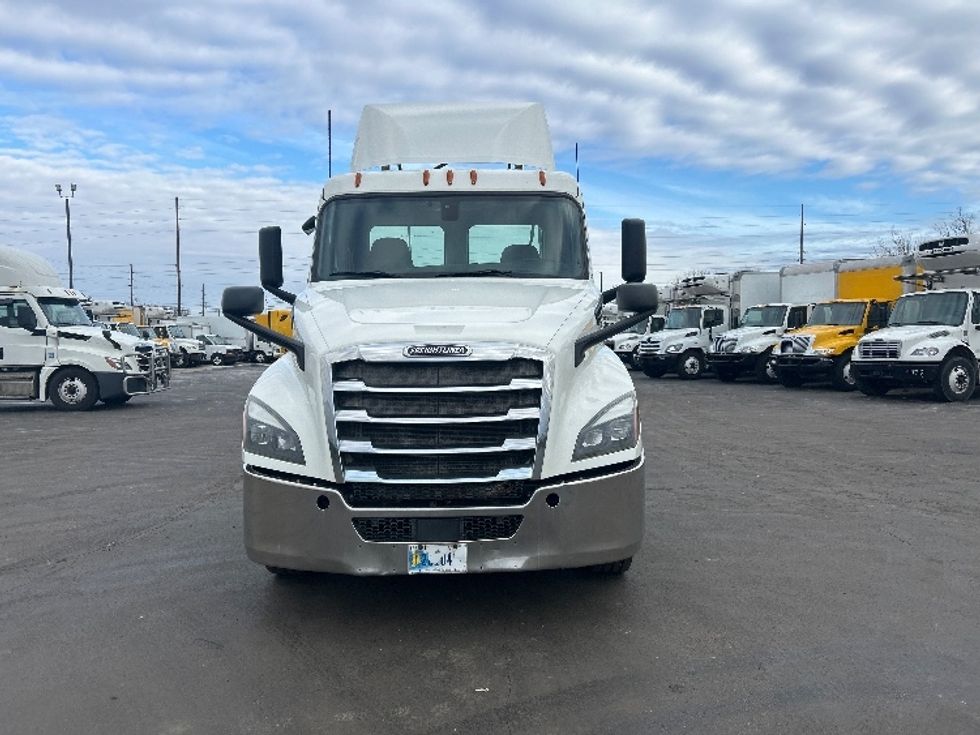 Day Cab Tractor-Heavy Duty Tractors-Freightliner-2019-T12642ST-Indianapolis-IN-507,562\n\t\tmiles-$ 27,250 - Image 2