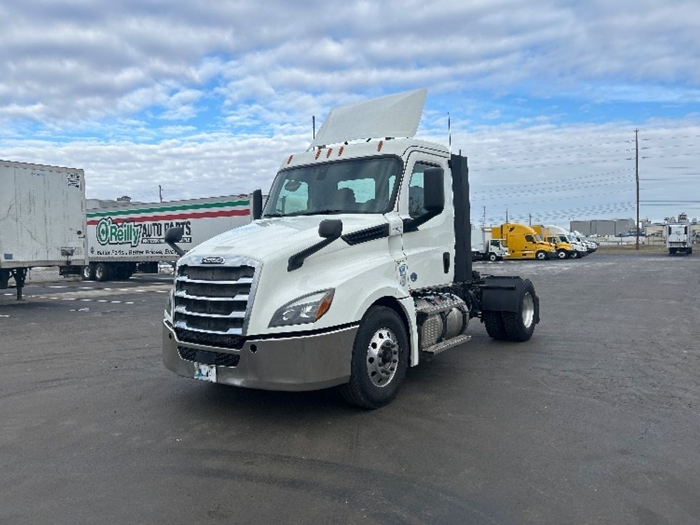 Day Cab Tractor-Heavy Duty Tractors-Freightliner-2019-T12642ST-Indianapolis-IN-507,562\n\t\tmiles-$ 27,250 - Image 3