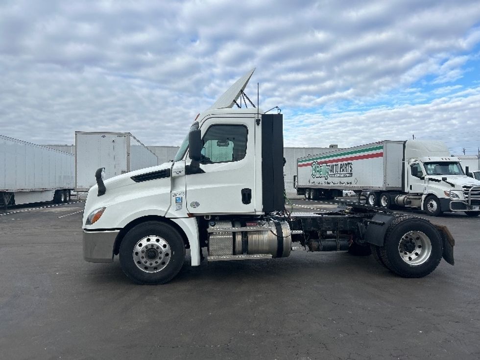 Day Cab Tractor-Heavy Duty Tractors-Freightliner-2019-T12642ST-Indianapolis-IN-507,562\n\t\tmiles-$ 27,250 - Image 4