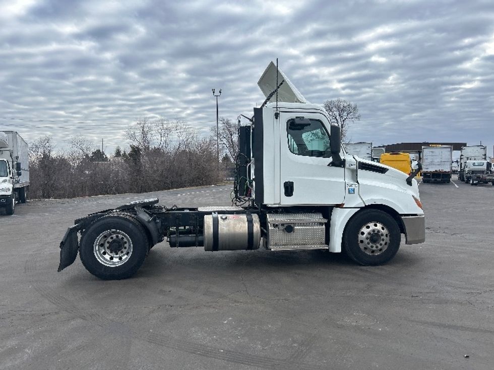 Day Cab Tractor-Heavy Duty Tractors-Freightliner-2019-T12642ST-Indianapolis-IN-507,562\n\t\tmiles-$ 27,250 - Image 8