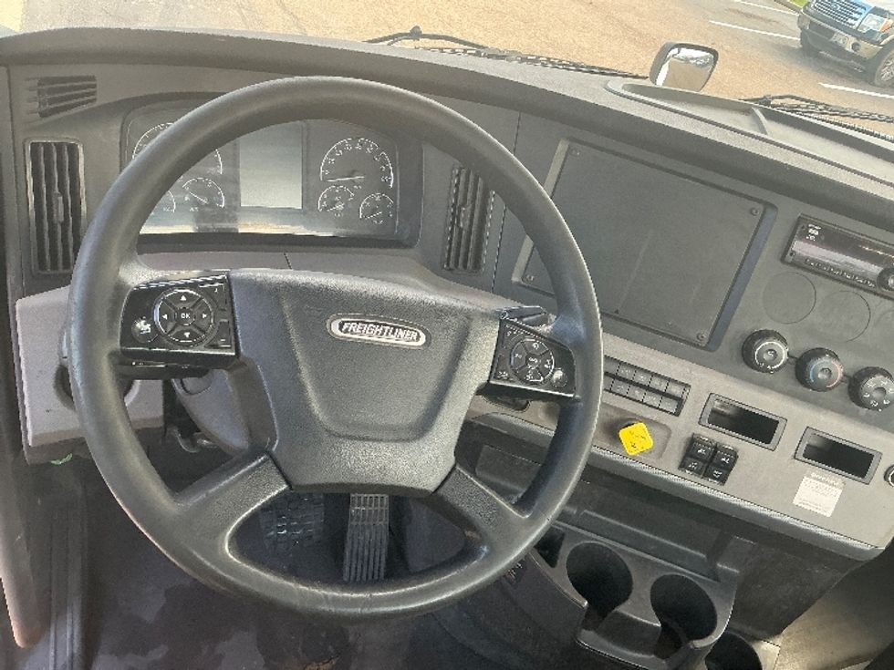 Day Cab Tractor-Heavy Duty Tractors-Freightliner-2019-T12642ST-Jackson-MS-372,789\n\t\tmiles-$ 41,750 - Image 11