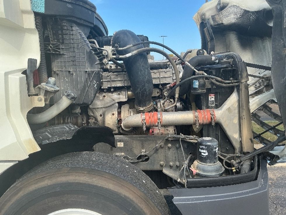 Day Cab Tractor-Heavy Duty Tractors-Freightliner-2019-T12642ST-Jackson-MS-372,789\n\t\tmiles-$ 41,750 - Image 15