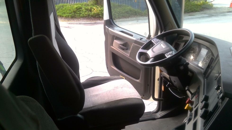 Day Cab Tractor-Heavy Duty Tractors-Freightliner-2019-T12642ST-Jacksonville-FL-214,463\n\t\tmiles-$ 50,500 - Image 14