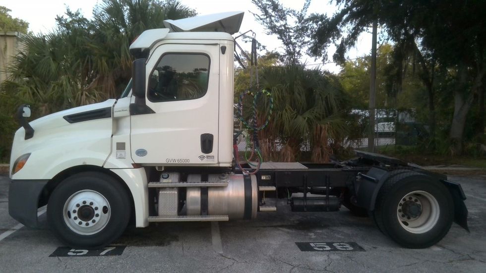 Day Cab Tractor-Heavy Duty Tractors-Freightliner-2019-T12642ST-Jacksonville-FL-214,463\n\t\tmiles-$ 50,500 - Image 4
