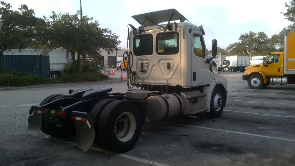 Day Cab Tractor-Heavy Duty Tractors-Freightliner-2019-T12642ST-Jacksonville-FL-214,463\n\t\tmiles-$ 50,500 - Image 7