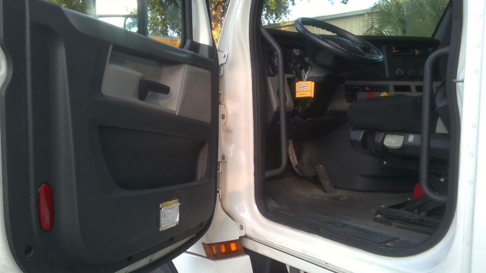 Day Cab Tractor-Heavy Duty Tractors-Freightliner-2019-T12642ST-Jacksonville-FL-214,463\n\t\tmiles-$ 50,500 - Image 9