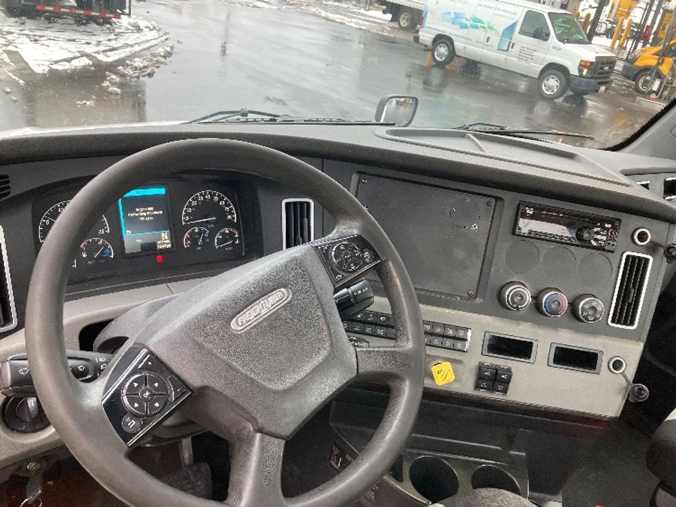 Day Cab Tractor-Heavy Duty Tractors-Freightliner-2019-T12642ST-Jessup-MD-436,504\n\t\tmiles-$ 38,500 - Image 11