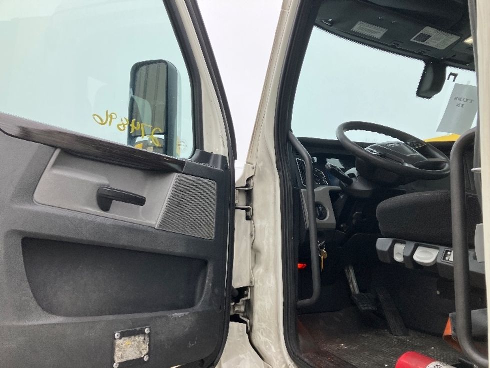 Day Cab Tractor-Heavy Duty Tractors-Freightliner-2019-T12642ST-Jessup-MD-436,504\n\t\tmiles-$ 38,500 - Image 9