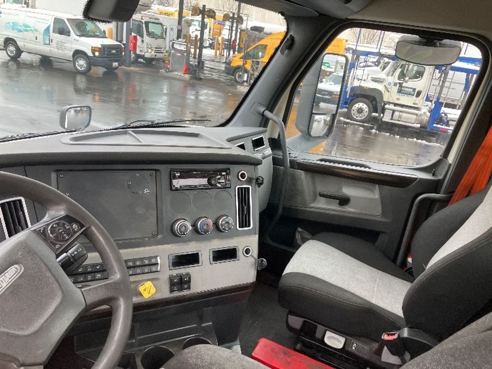 Day Cab Tractor-Heavy Duty Tractors-Freightliner-2019-T12642ST-Jessup-MD-442,081\n\t\tmiles-$ 26,250 - Image 10
