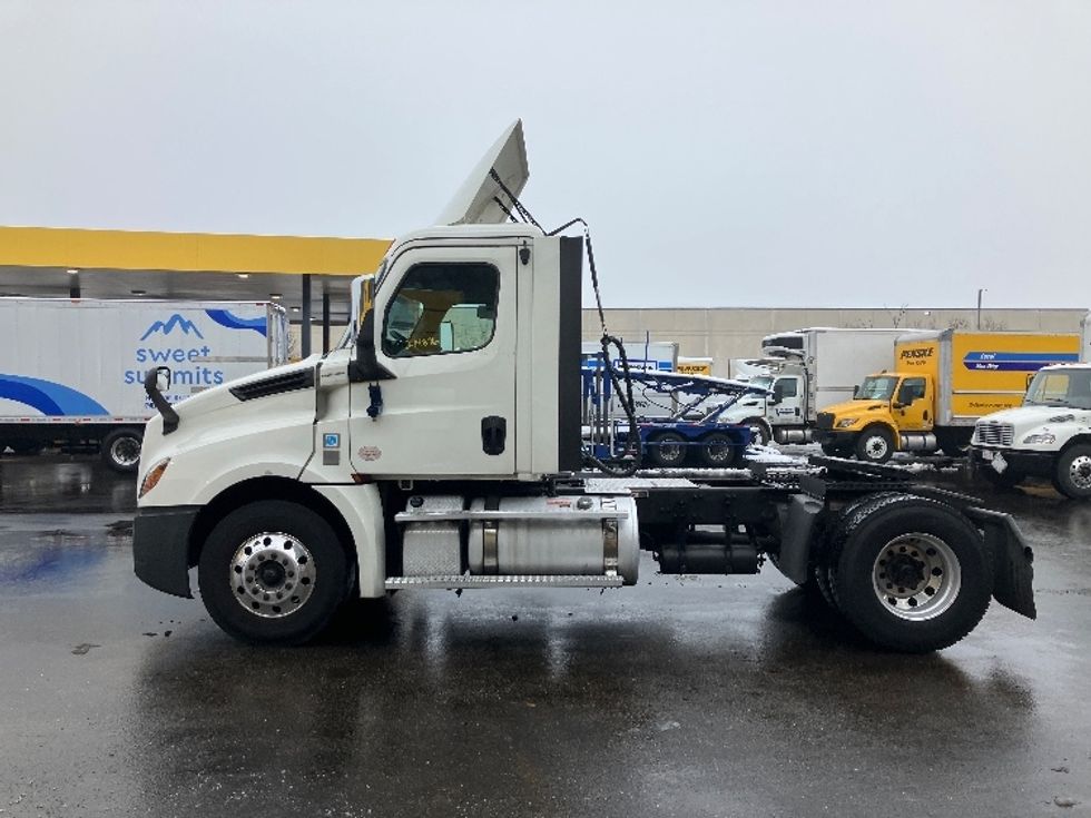 Day Cab Tractor-Heavy Duty Tractors-Freightliner-2019-T12642ST-Jessup-MD-442,081\n\t\tmiles-$ 26,250 - Image 4