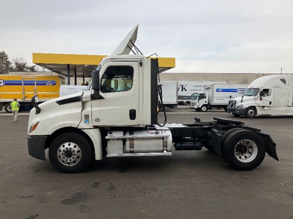 Day Cab Tractor-Heavy Duty Tractors-Freightliner-2019-T12642ST-Jessup-MD-444,286\n\t\tmiles-$ 38,000 - Image 4
