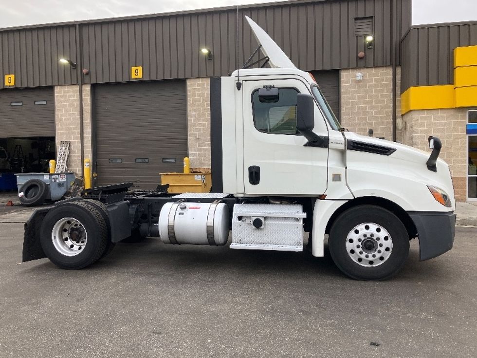 Day Cab Tractor-Heavy Duty Tractors-Freightliner-2019-T12642ST-Jessup-MD-444,286\n\t\tmiles-$ 38,000 - Image 8