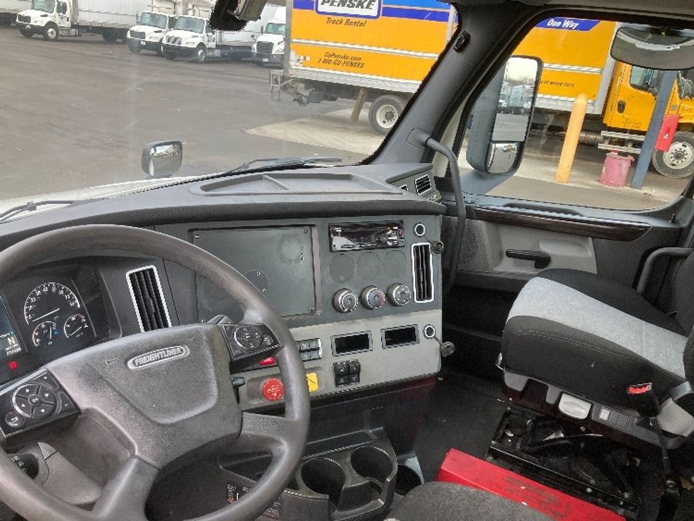 Day Cab Tractor-Heavy Duty Tractors-Freightliner-2019-T12642ST-Jessup-MD-454,972\n\t\tmiles-$ 37,500 - Image 10