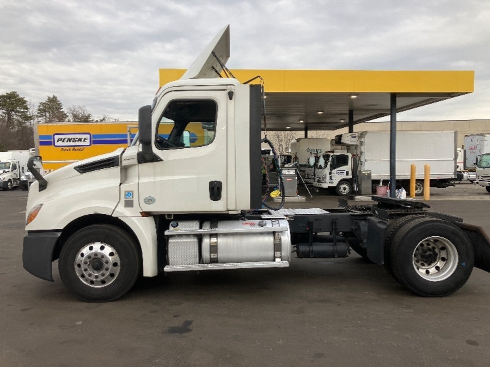 Day Cab Tractor-Heavy Duty Tractors-Freightliner-2019-T12642ST-Jessup-MD-454,972\n\t\tmiles-$ 37,500 - Image 4