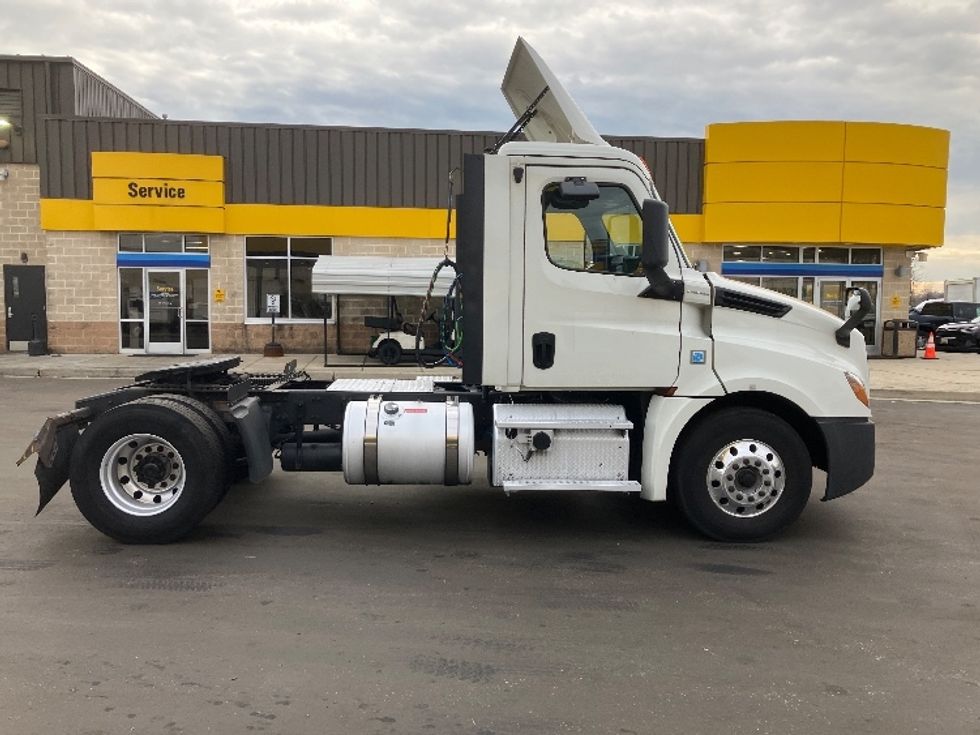 Day Cab Tractor-Heavy Duty Tractors-Freightliner-2019-T12642ST-Jessup-MD-454,972\n\t\tmiles-$ 37,500 - Image 8